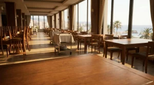 Fotografía de un elegante comedor de hotel vacío en Las Palmas de Gran Canaria. Esta imagen representa el objeto de un contrato de arrendamiento de industria donde elmobiliario y maquinaria son reclamados tras una subasta hipotecaria, tema legal analizado por Roda Abogados.